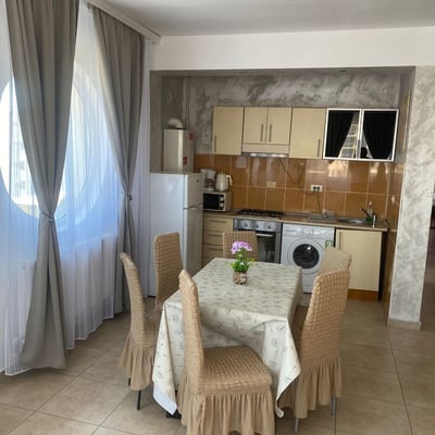 Аренда комфортной 3-комнатной квартиры 140 м² в районе Mamaia, Констанца, Румыния